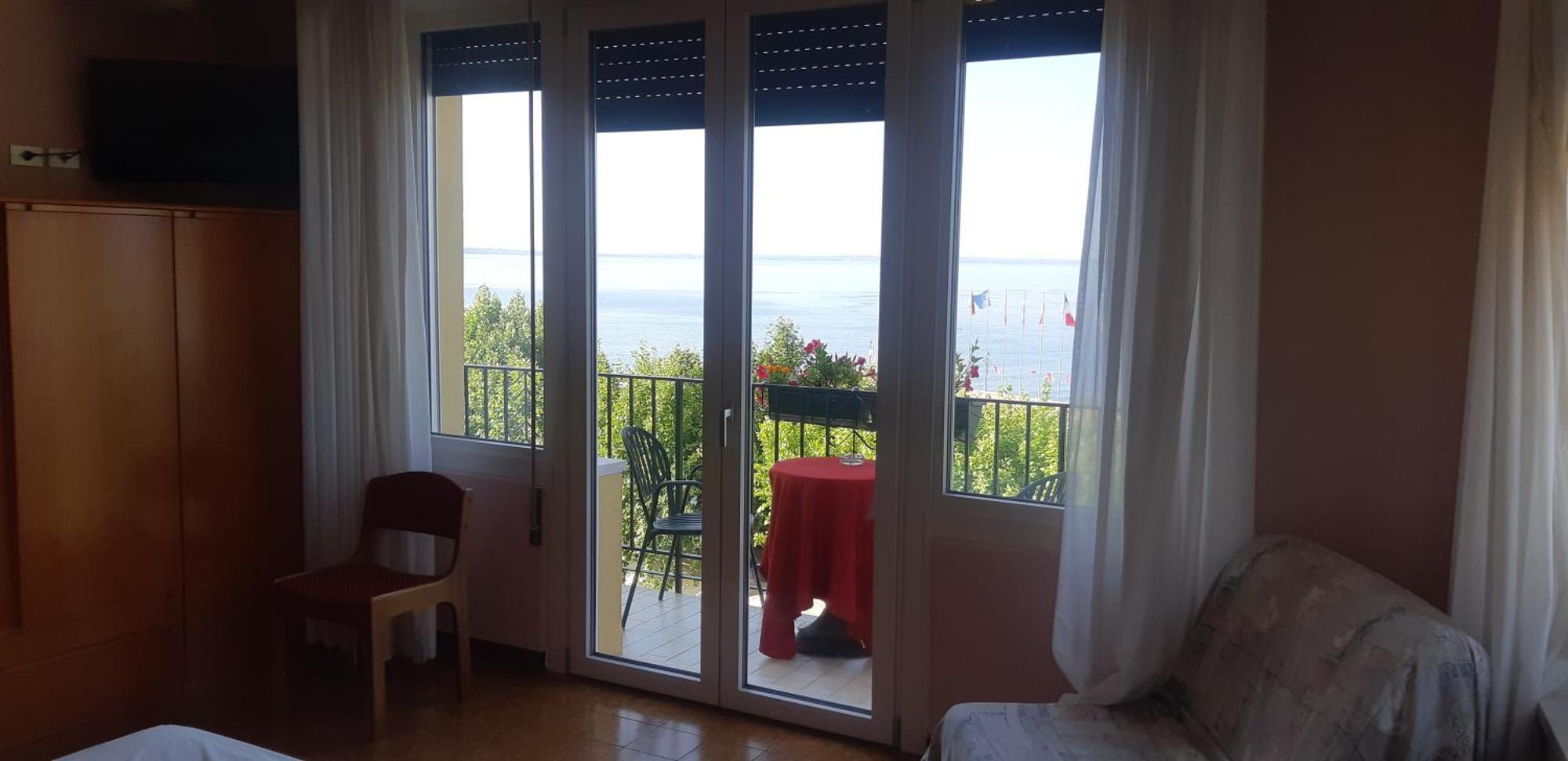 Hotel Tre Corone Garda  Exterior photo
