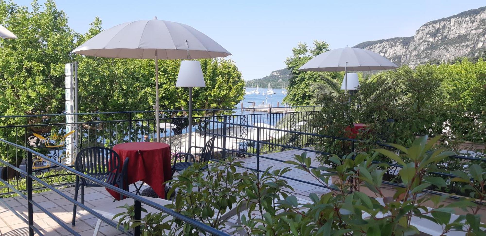 Hotel Tre Corone Garda  Exterior photo